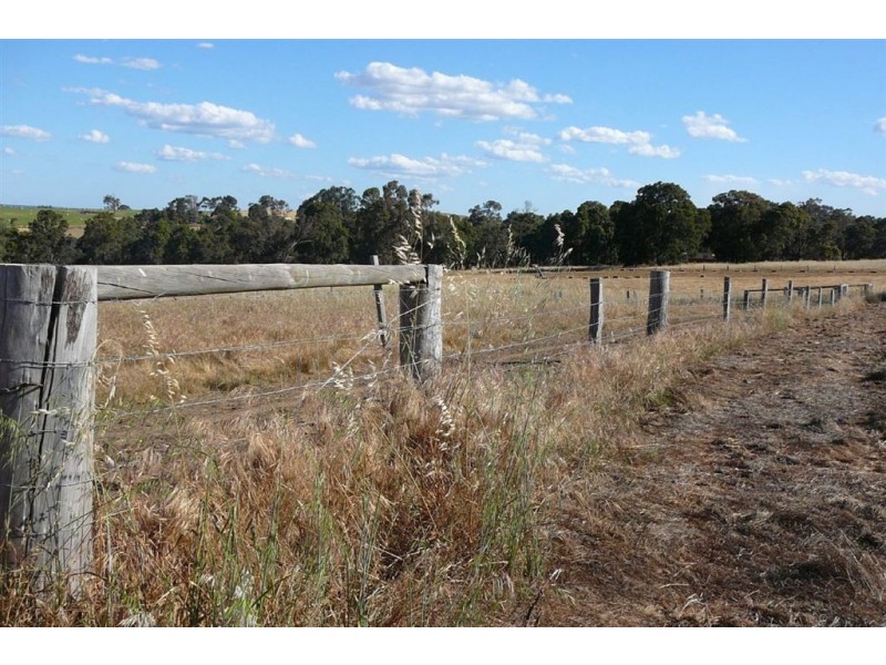 213 Ridge View Ave, Boyup Brook WA 6244