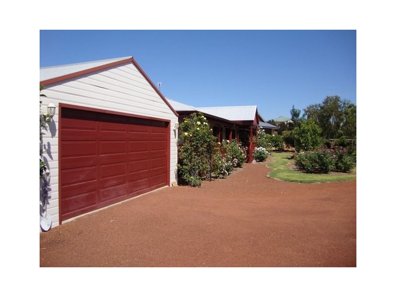 10 ROBINIA WAY, Bridgetown WA 6255