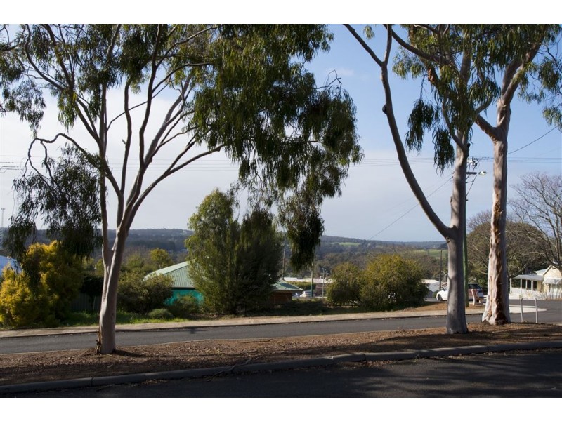 17 Inglis Street, Boyup Brook WA 6244