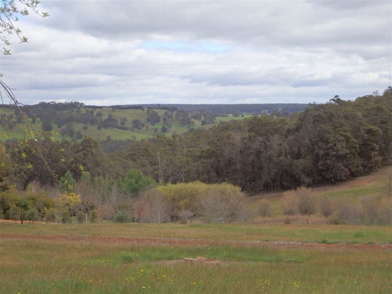 8 GOLDEN ASH RISE, Bridgetown WA 6255