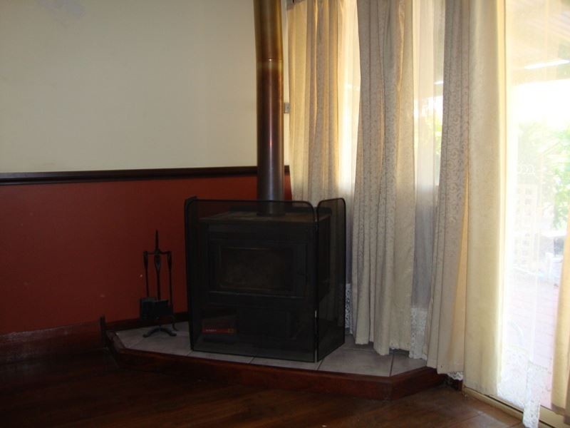 4 JAYES ROAD, Boyup Brook WA 6244