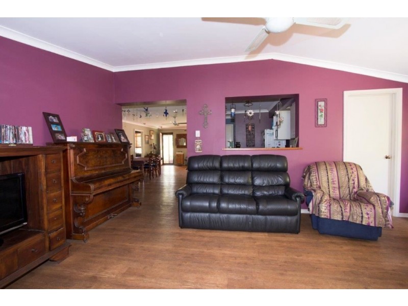 8 McAlinden St, Bridgetown WA 6255