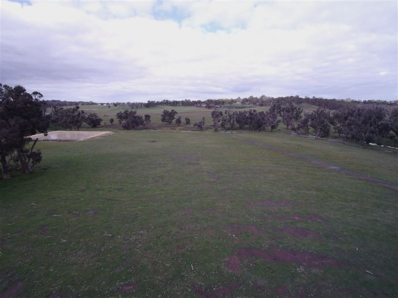 118 Banks Rd, Boyup Brook WA 6244