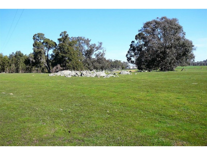 194 Banks Rd, Boyup Brook WA 6244