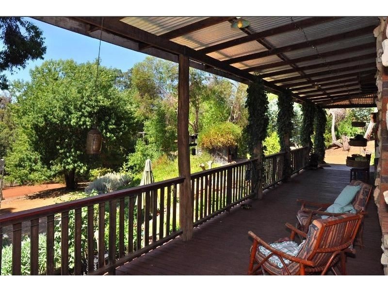 11 West Blackwood Terrace, Bridgetown WA 6255