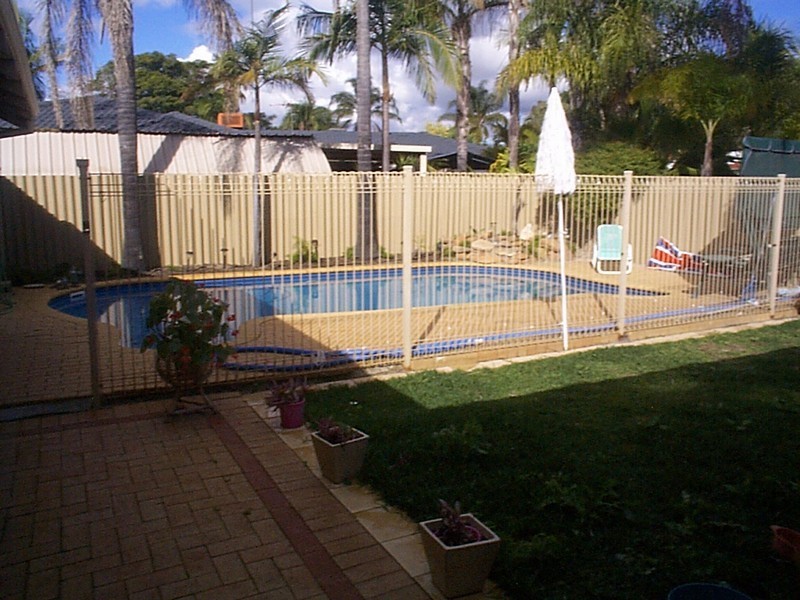 2 Bruce Court, Leeming WA 6149