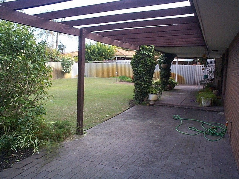 8 Rolland Court, Leeming WA 6149