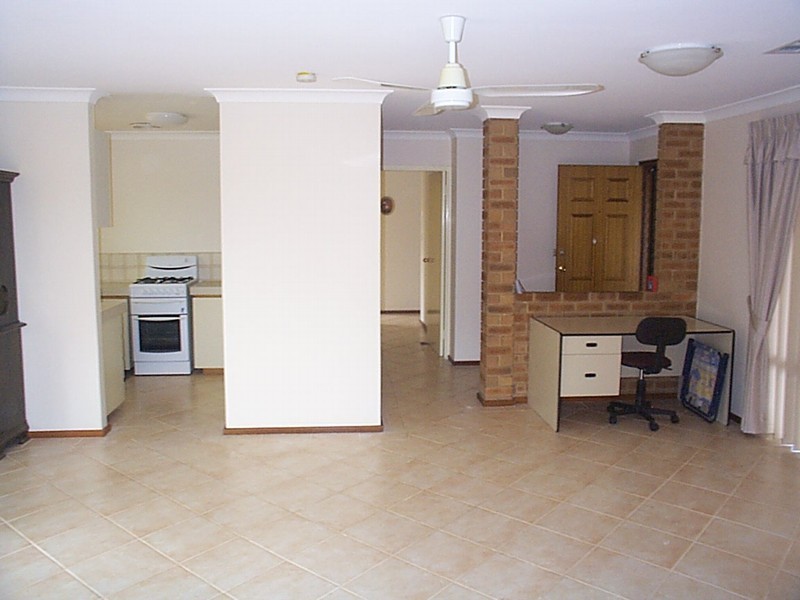 1/10 Fox Court, Leeming WA 6149