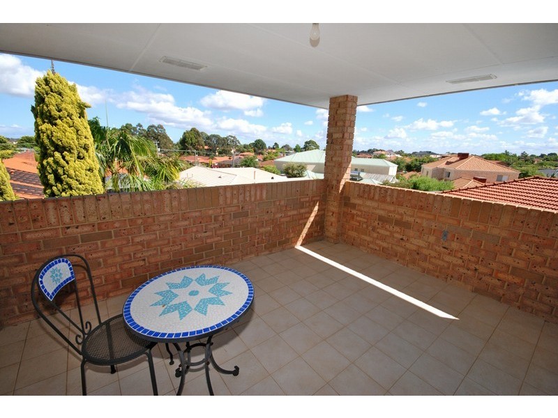 15 Maquire Way, Bull Creek WA 6149