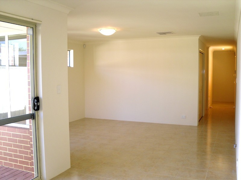 14 Renou Street, Queens Park WA 6107