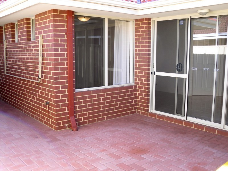 14 Renou Street, Queens Park WA 6107