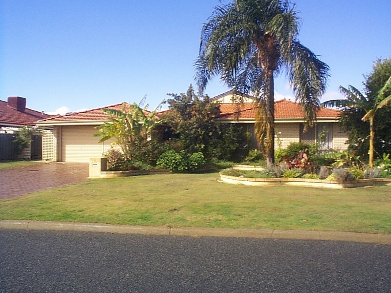 4 Earnshaw Loop, Leeming WA 6149