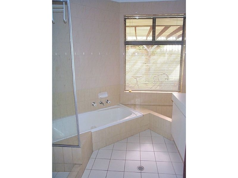 18 Le Souef Drive, Kardinya WA 6163