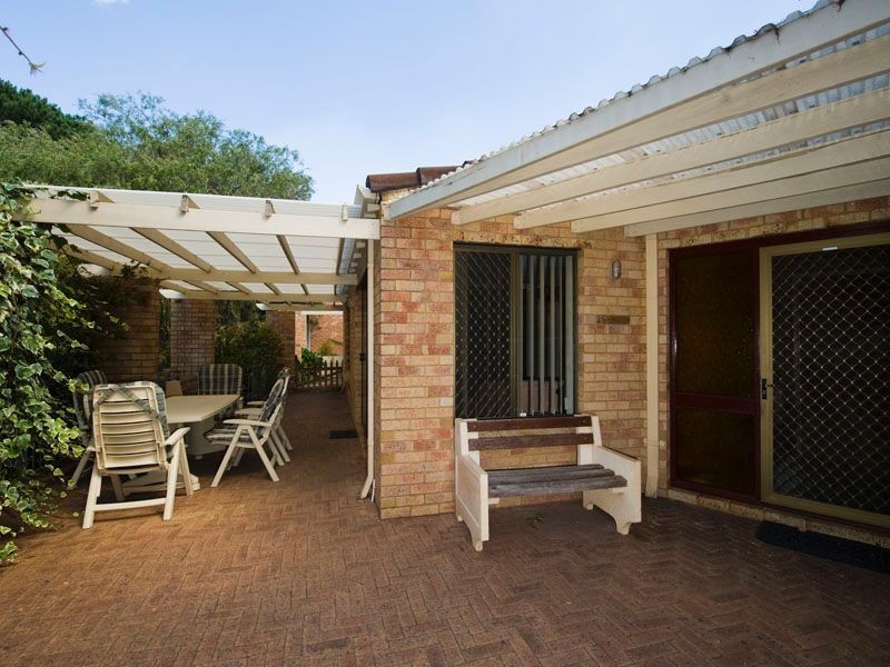 18 Buckingham Crescent, Kardinya WA 6163