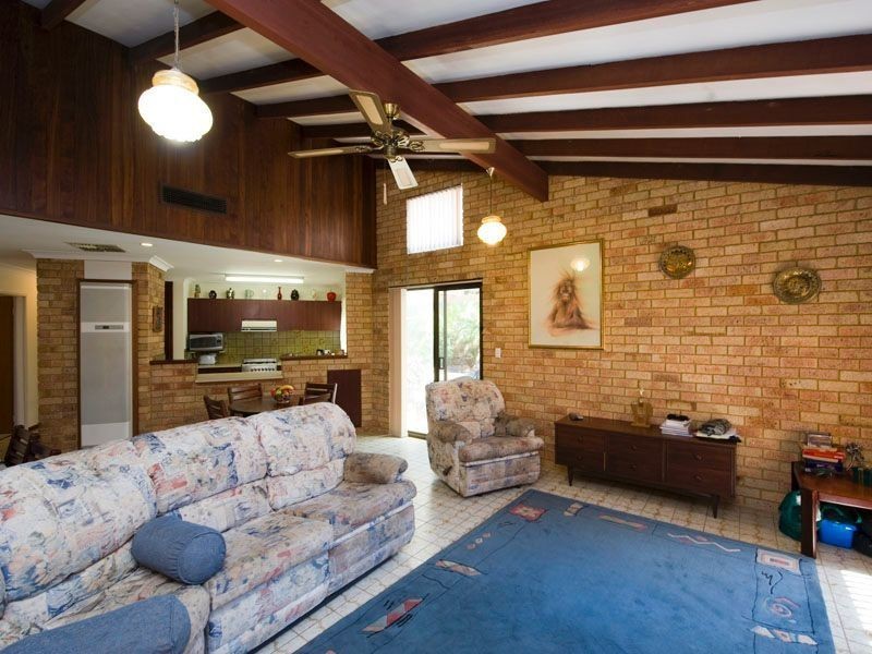 18 Buckingham Crescent, Kardinya WA 6163