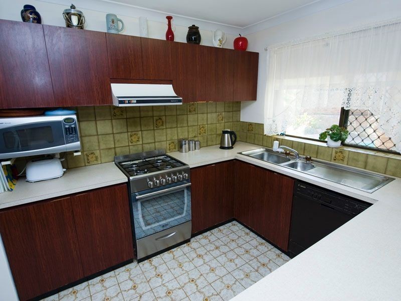 18 Buckingham Crescent, Kardinya WA 6163