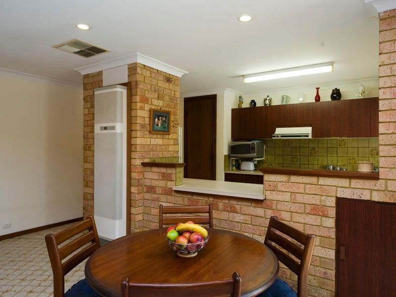 18 Buckingham Crescent, Kardinya WA 6163