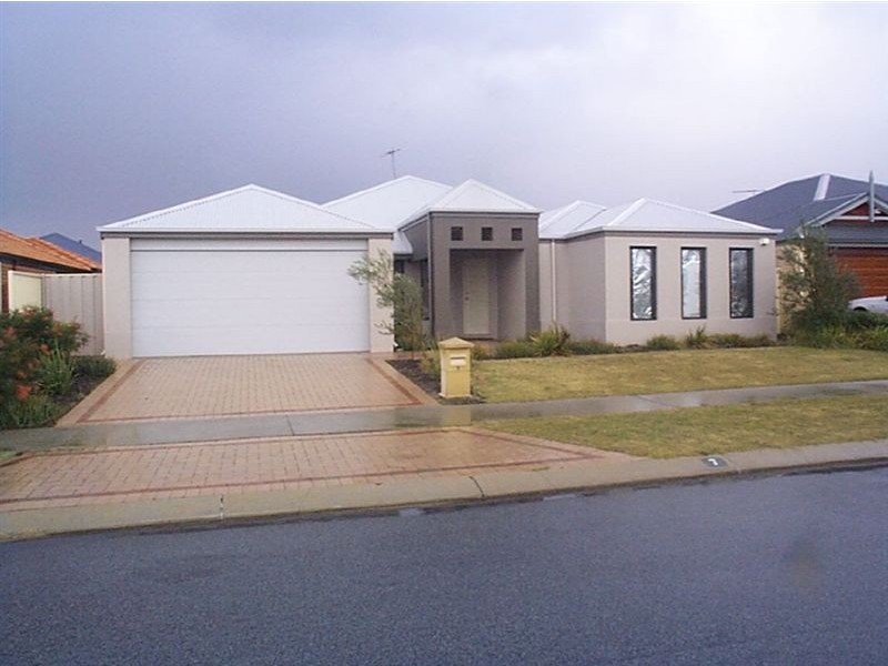 7 Murrumbidgee Drive, Hammond Park WA 6164