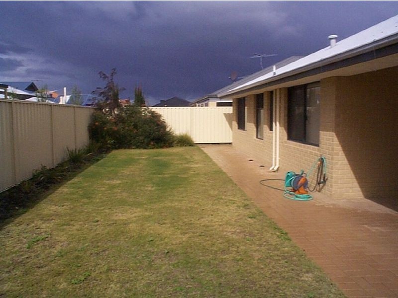7 Murrumbidgee Drive, Hammond Park WA 6164