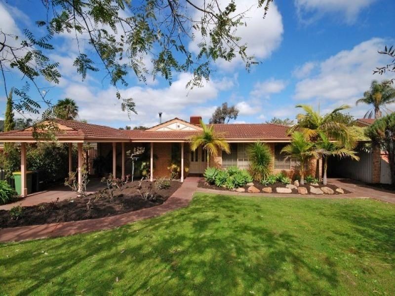 26 McGillivray Gdns, Winthrop WA 6150