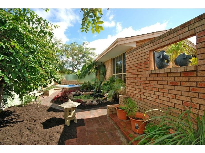 26 McGillivray Gdns, Winthrop WA 6150