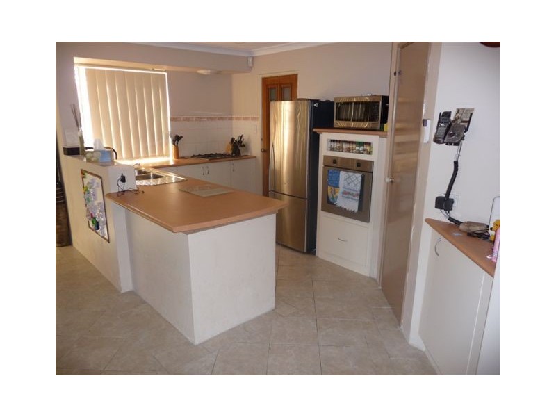 17 Monroe Turn, Success WA 6164