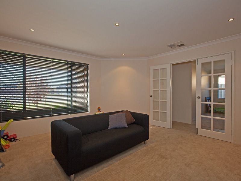 63 Concord Terrace, Atwell WA 6164