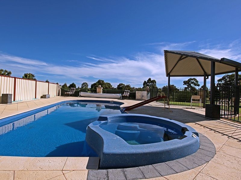 12 Glen Iris Drive, Jandakot WA 6164