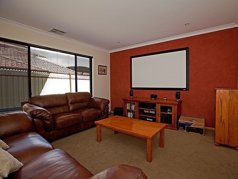 12 Glen Iris Drive, Jandakot WA 6164