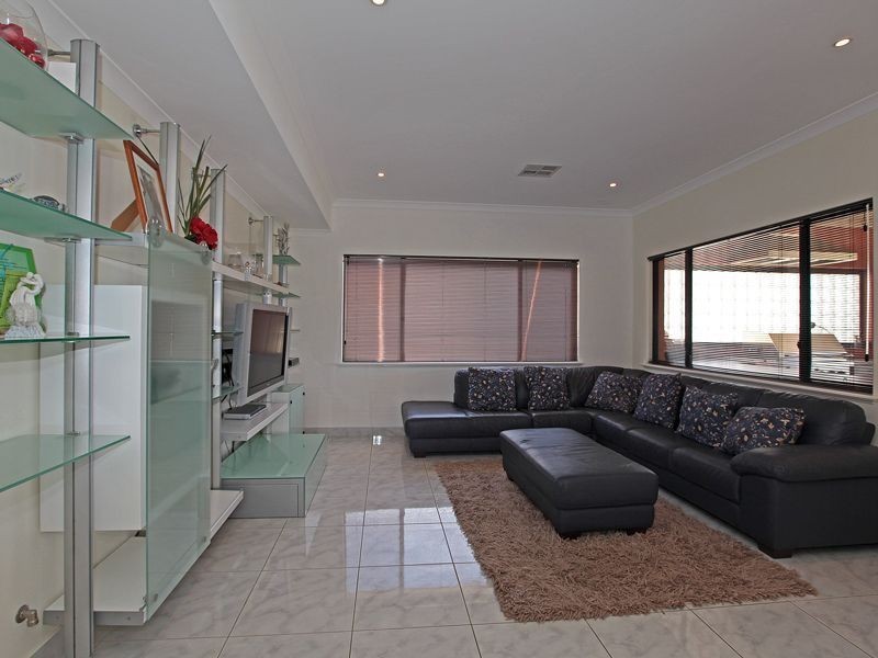 12 Glen Iris Drive, Jandakot WA 6164