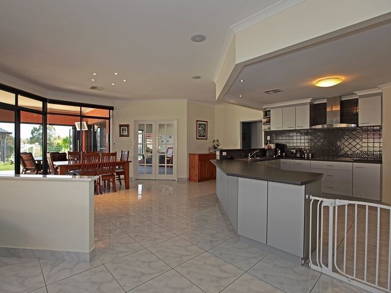 12 Glen Iris Drive, Jandakot WA 6164