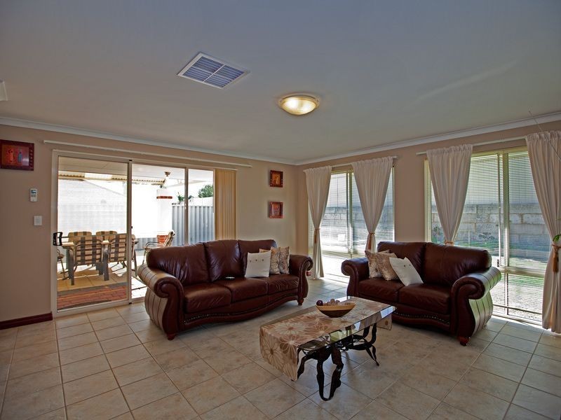 21 Glenmaggie Circuit, Success WA 6164
