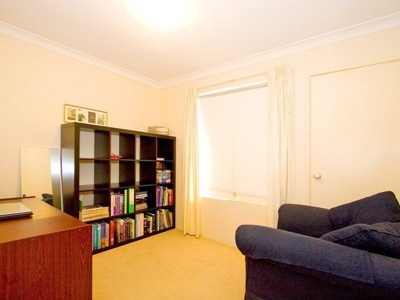 1/15 Moore Gardens, Kardinya WA 6163
