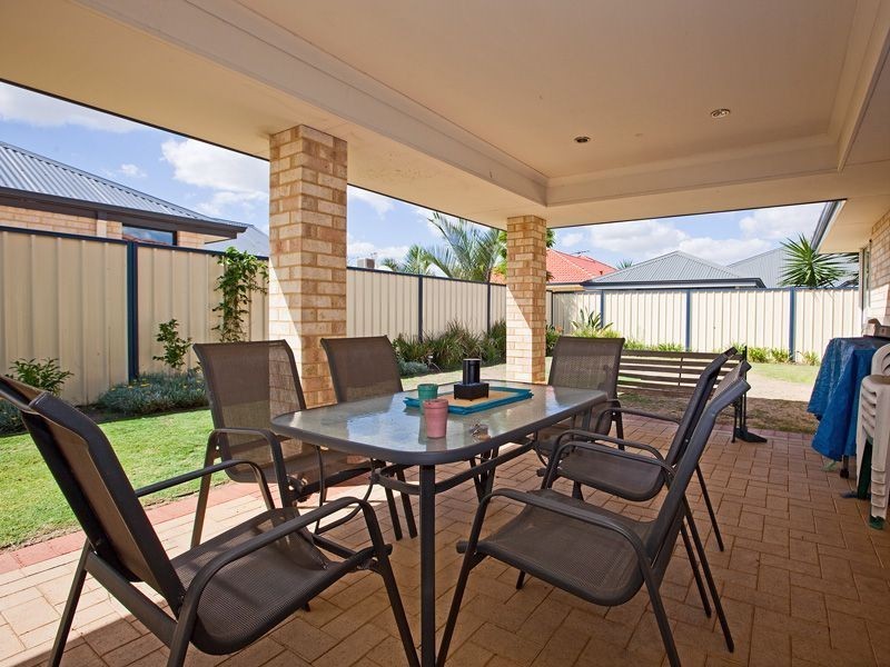 6 Montgomery Drive, Success WA 6164