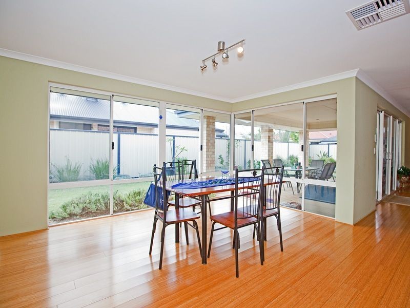 6 Montgomery Drive, Success WA 6164