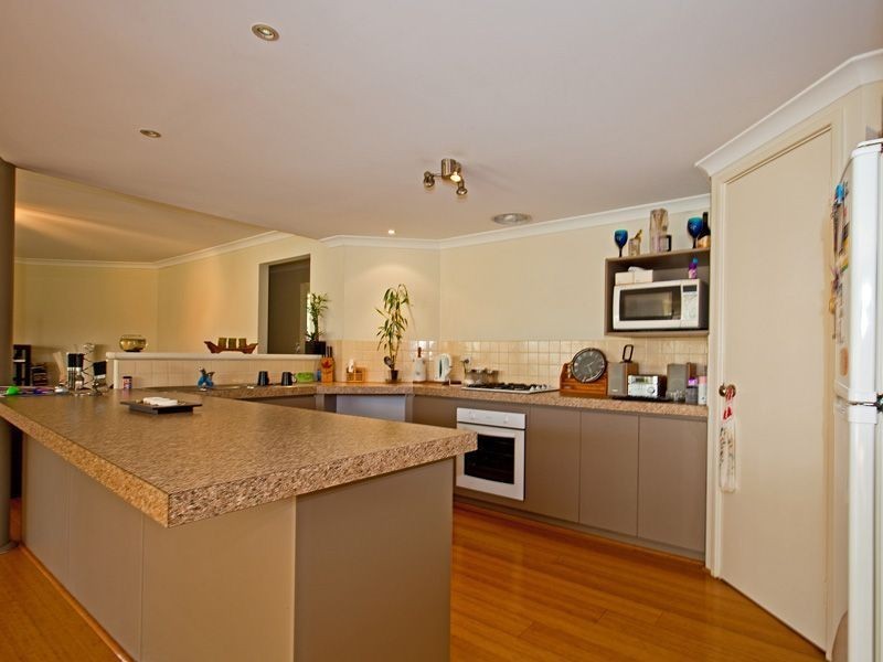 6 Montgomery Drive, Success WA 6164