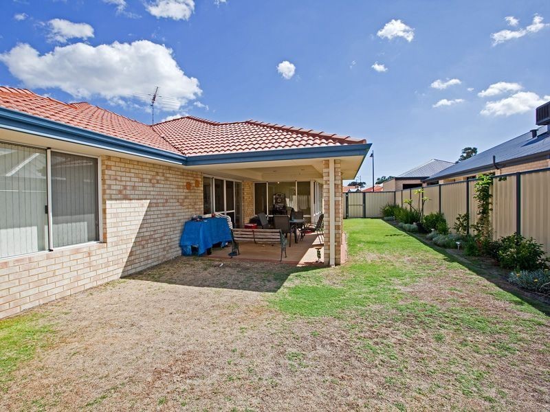 6 Montgomery Drive, Success WA 6164