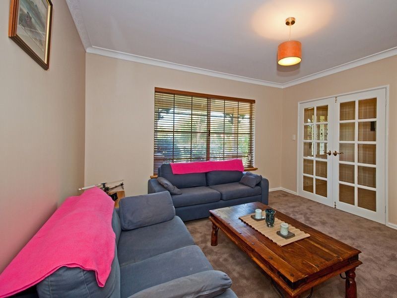 8 Paradise Grove, Atwell WA 6164