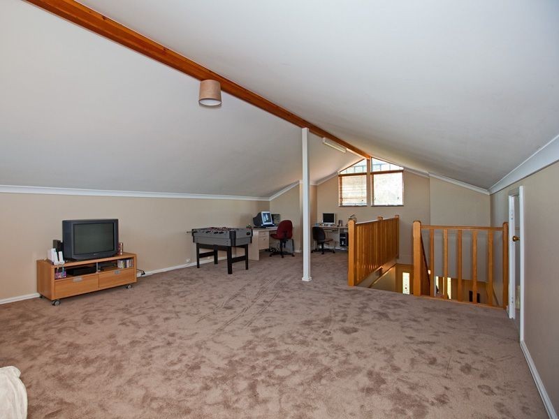 8 Paradise Grove, Atwell WA 6164