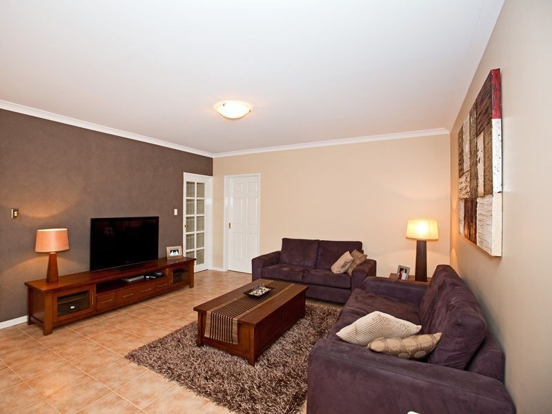 8 Paradise Grove, Atwell WA 6164