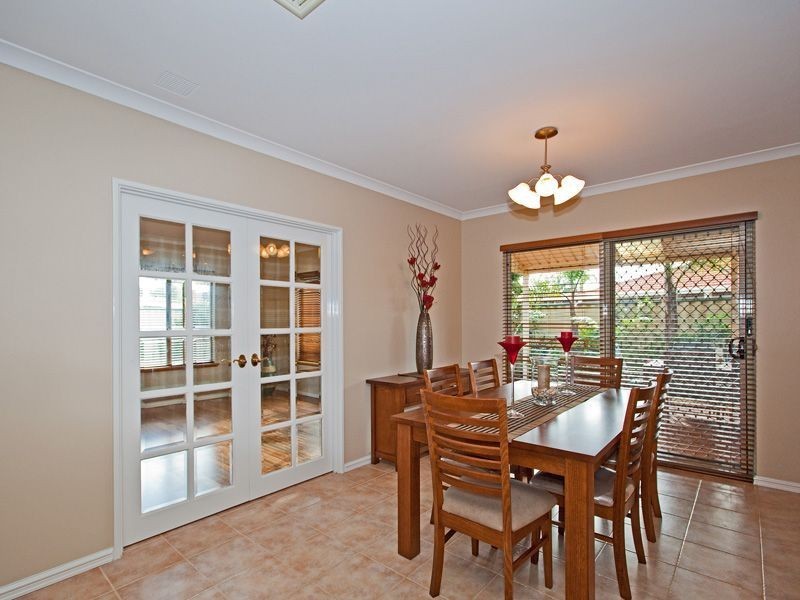 8 Paradise Grove, Atwell WA 6164