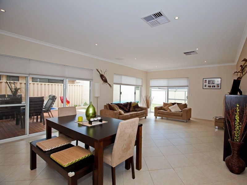 16 Sanguine Way, Atwell WA 6164