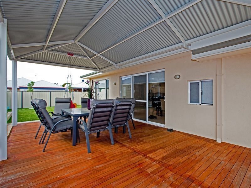 16 Sanguine Way, Atwell WA 6164