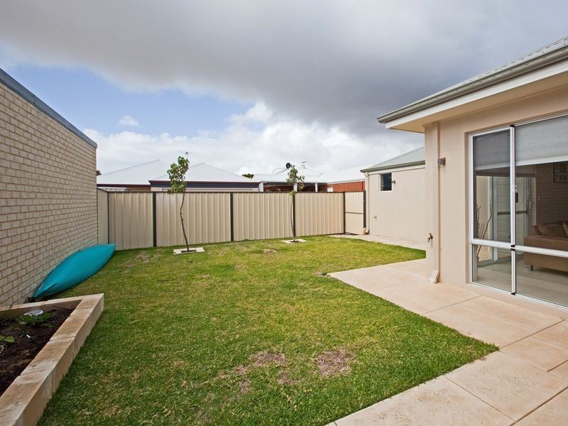 16 Sanguine Way, Atwell WA 6164