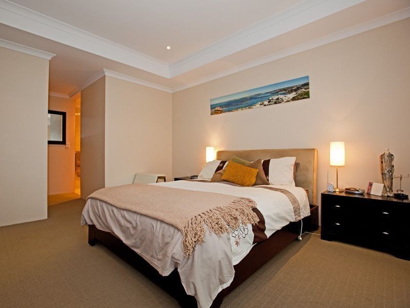 16 Sanguine Way, Atwell WA 6164