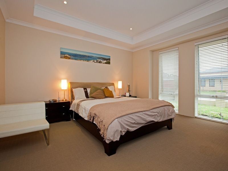 16 Sanguine Way, Atwell WA 6164