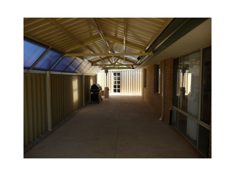 17 Bosci Court, Atwell WA 6164