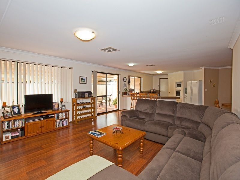 28 Montgomery Drive, Success WA 6164