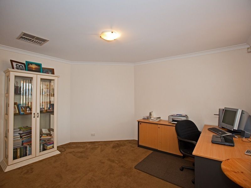 28 Montgomery Drive, Success WA 6164