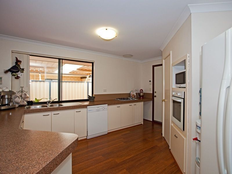 28 Montgomery Drive, Success WA 6164